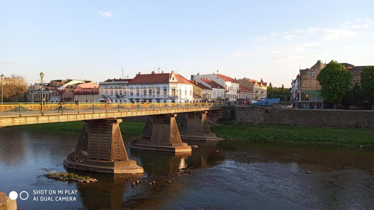 Затишна Двокімнатна Квартира В Самому Серці Ужгорода Oujhorod Extérieur photo